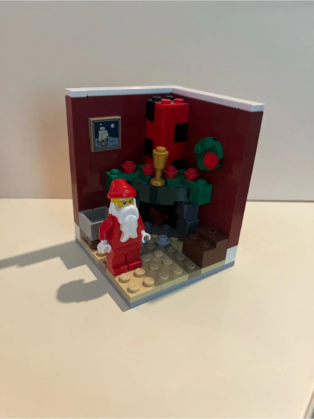 LEGO Holiday Mini Fireplace Scene - Red and Green -Limited Edition 2011